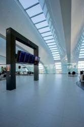 Bahnhofe und Flughafen - FERIHEGY INTERNATIONAL AIRPORT - SKY COURT TERMINAL 2