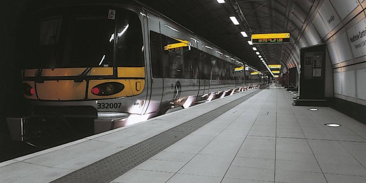 Bahnhofe und Flughafen - HEATHROW EXPRESS TRAIN TERMINAL