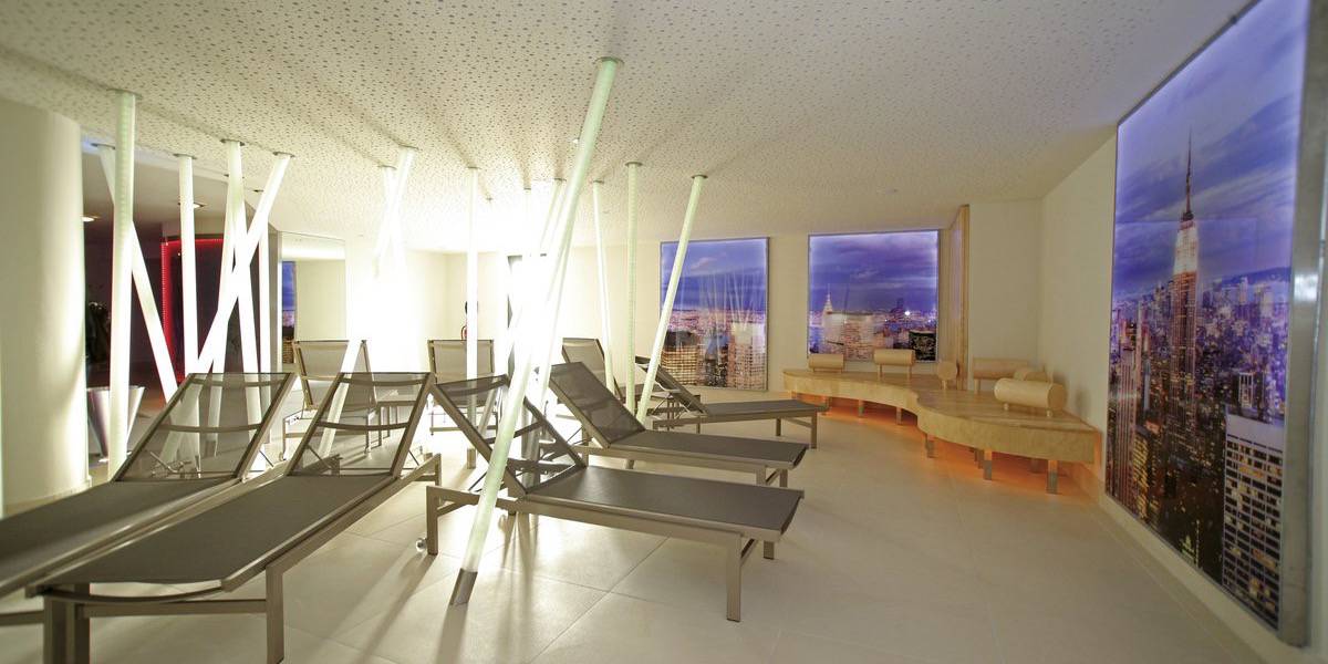 Gesundheit und Pflege  - WELLNESS AREA MANHATTAN FITNESS