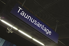Bahnhofe und Flughafen - DEUTSCHE BAHN / S- BAHNHOF TAUNUSANLAGE