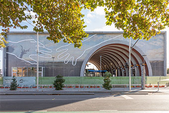Arden Station: Kunst im öffentlichen Raum und umweltaktive Oberflächen für eine neue Stadtarchitektur