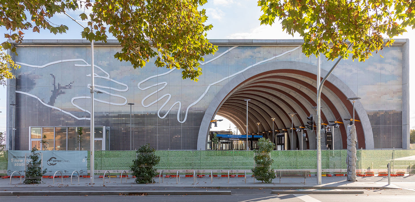 Bahnhofe und Flughafen - Arden Station: Kunst im öffentlichen Raum und umweltaktive Oberflächen für eine neue Stadtarchitektur